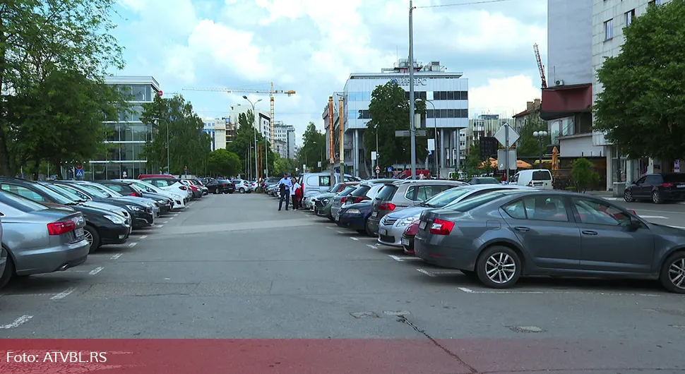 Bosančić poručio Stanivukoviću: Povucite odluku o poskupljenju parkinga
