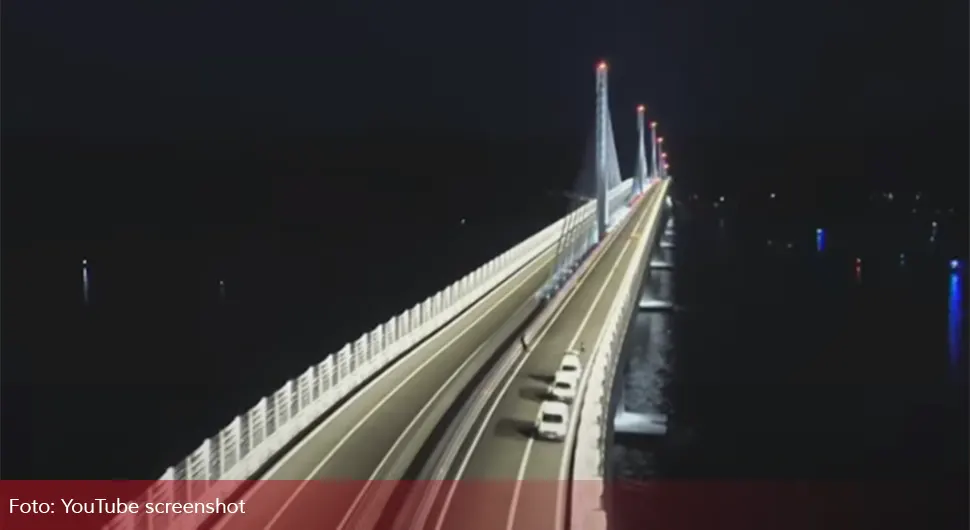 Испуцали стубови Пељешког моста