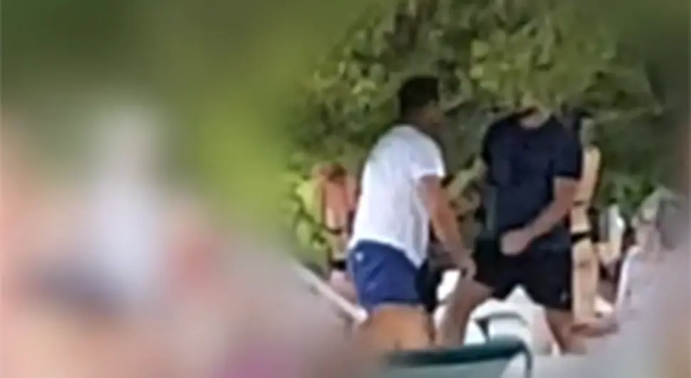 Sukob dva muškarca oko ležaljki na plaži u Tučepima