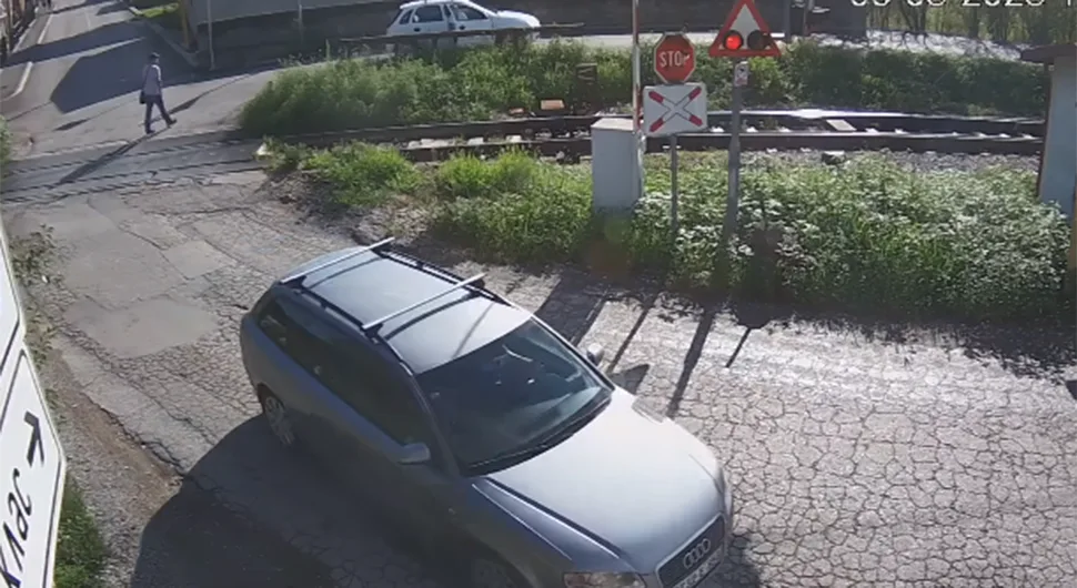 U kvaru rampa na pružnom prelazu u Banjaluci, vozači iznervirani