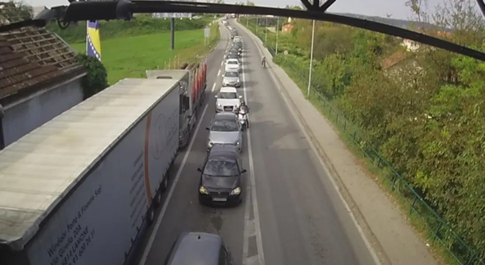 Дуге колоне на ГП Градина, Градишка, Брод и Велика Kладуша