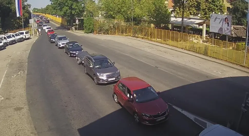 Granični prelaz Gradiška - gužve u oba smjera