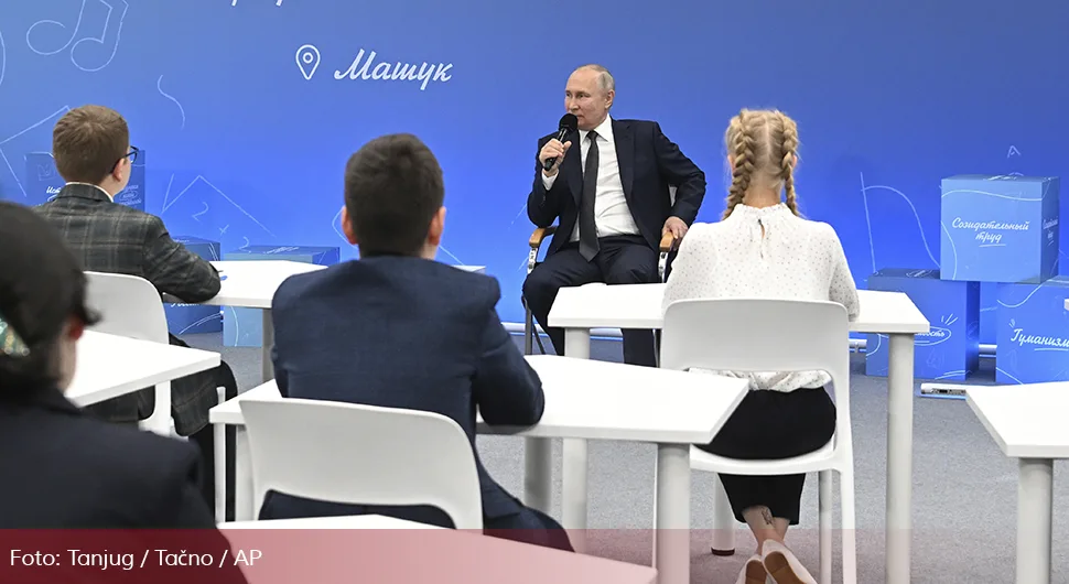 Putin: Genetika može da donese oružje strašne razorne moći