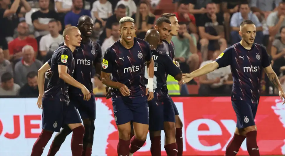 Партизан на "плус 4" пред дерби