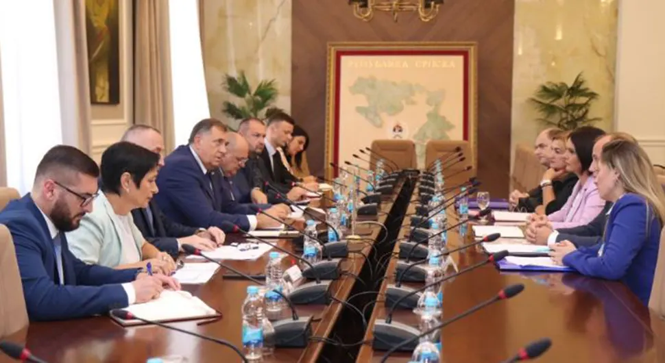 "Nastaviti podršku Republičkoj organizaciji porodica zarobljenih i poginulih boraca"