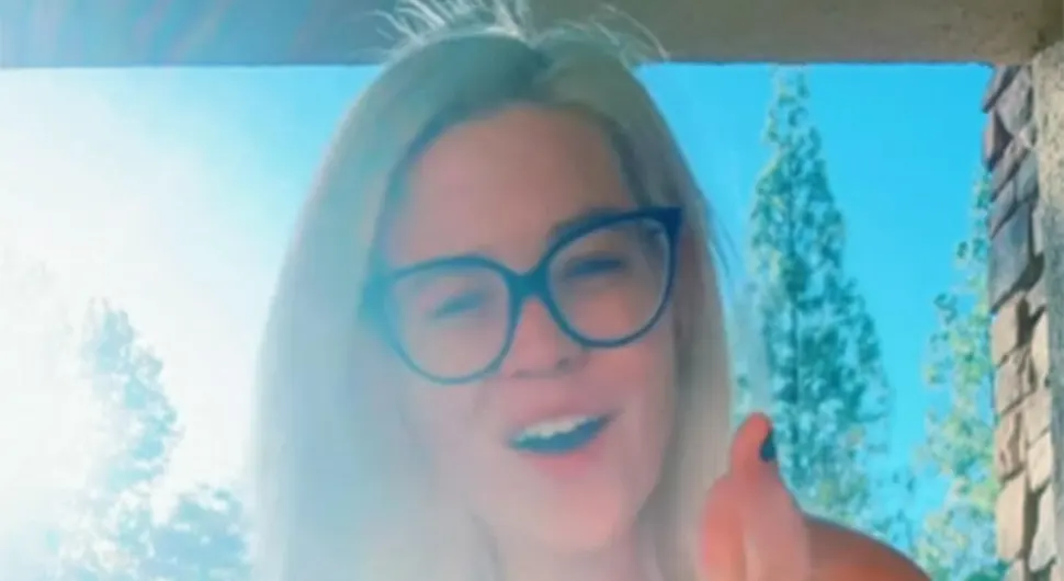 Трудна излази са љубавником, док је супруг чека код куће