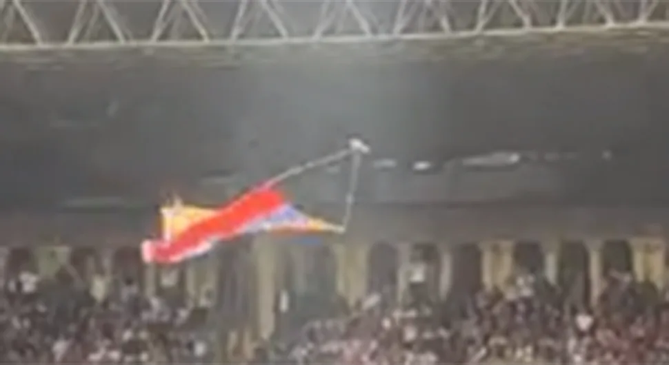 Dron sa zastavom prekinuo meč Hrvatske