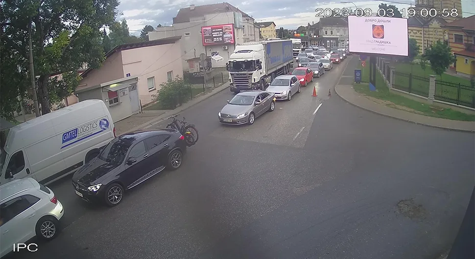 Kolone vozila na izlazu iz BiH
