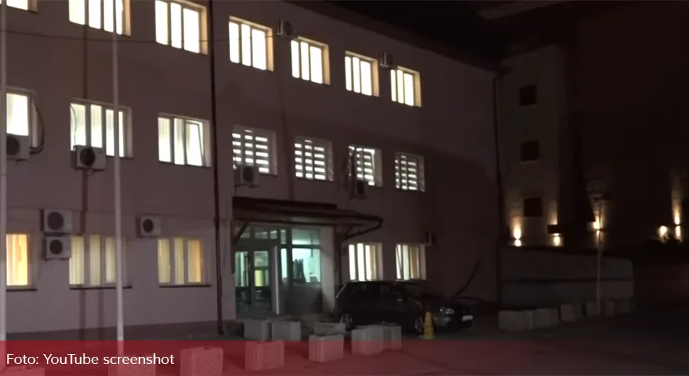 Četrdesetak zaposlenih provelo noć u kancelarijama na KiM