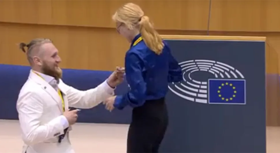 Zaprosio djevojku u Evropskom parlamentu