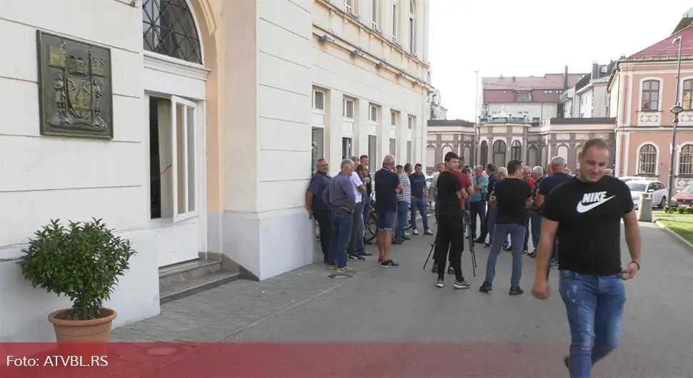 Протест бијељинских фармера пред Градском управом