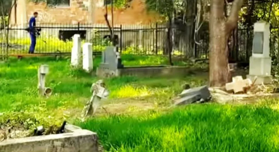 Na pravoslavnom groblju u Sarajevu srušeno osam spomenika