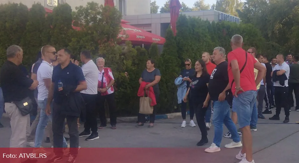 Počeo skup "Granica postoji“: Srbi mirnim protestom iskazuju nezadovoljstvo