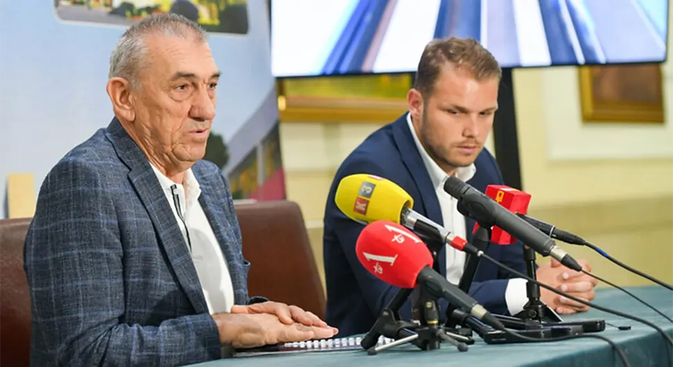 Stanivuković besplatnim kartama nastavlja da kupuje pojedince - Rogić dobio kartu na ime invalidnine