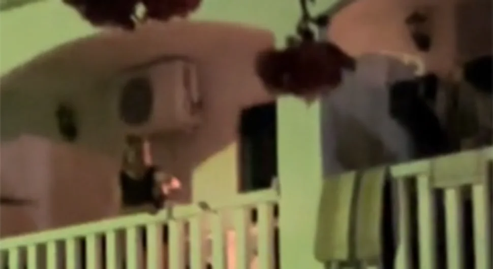 Viralan snimak svađe turistkinja: "Šta to radiš na balkonu“