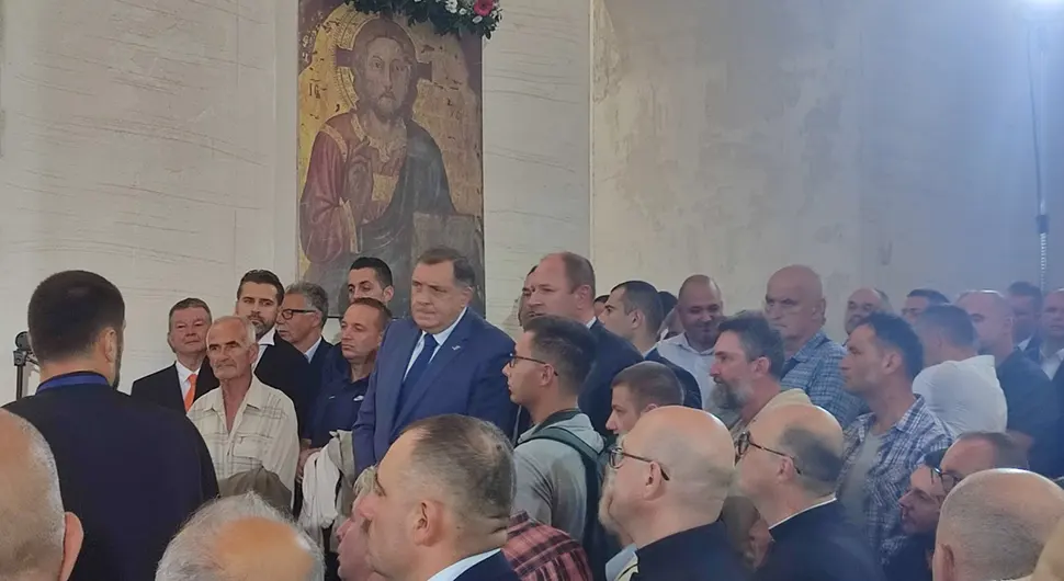 Додик на литургији у Мостару