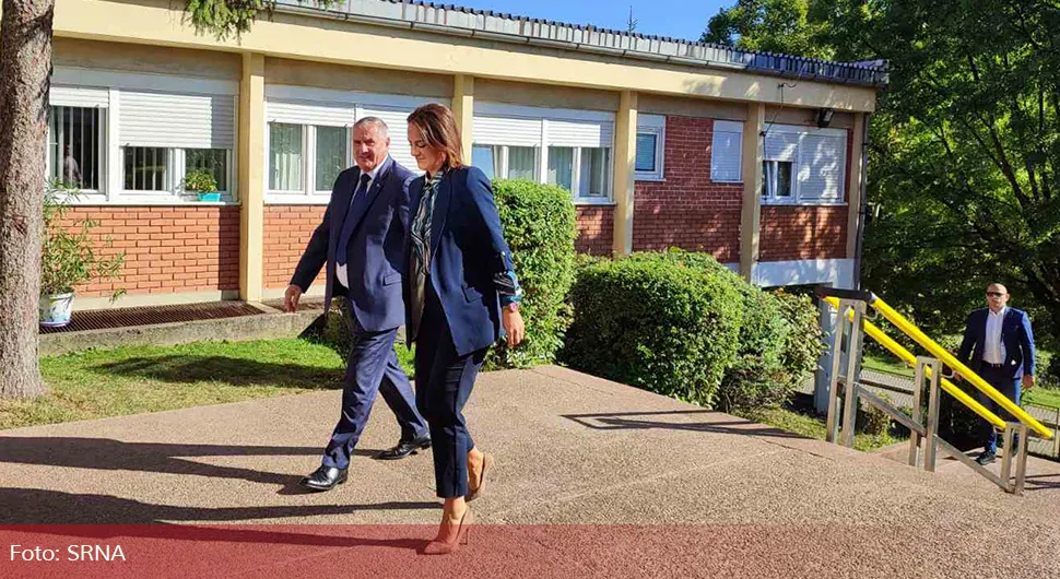 Višković stigao u Dom "Rada Vranješević, štićenici pripremili predstavu