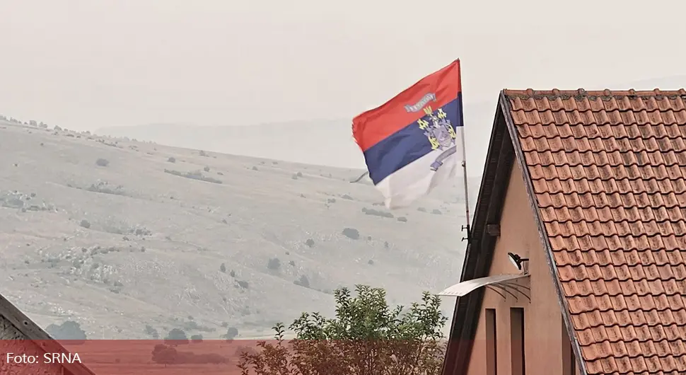 Srpske trobojke u Bosanskom Grahovu u susret Danu srpskog jedinstva
