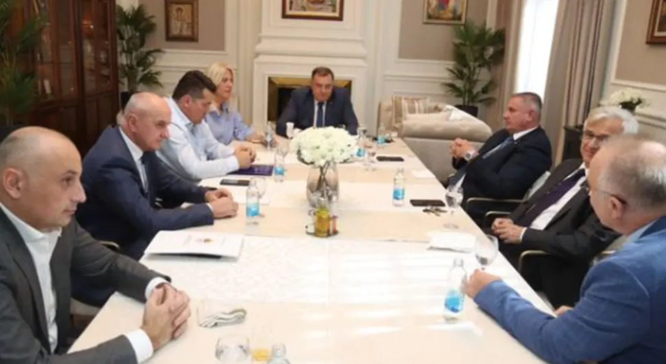 Додик разговарао са лидерима странака владајуће коалиције