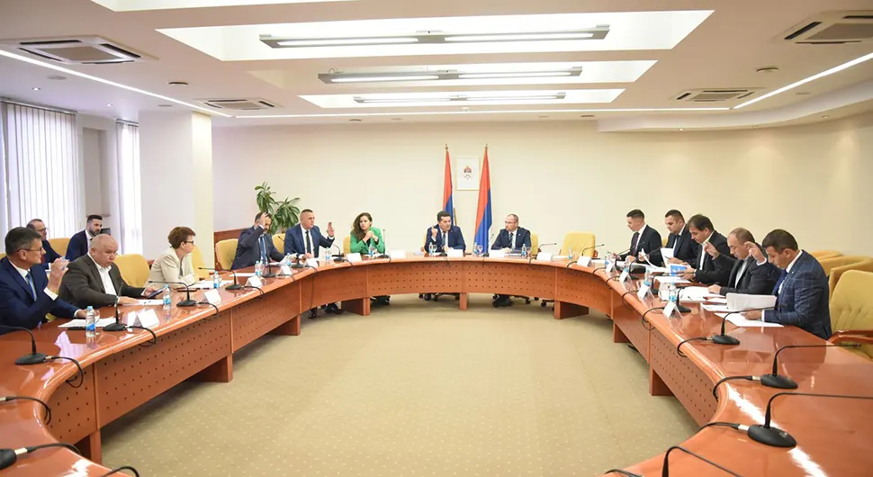 Шеста редовна сједница 2. новембра, на предложеном дневном реду 11 тачака