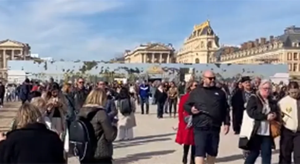 Версајска палата поново евакуисана