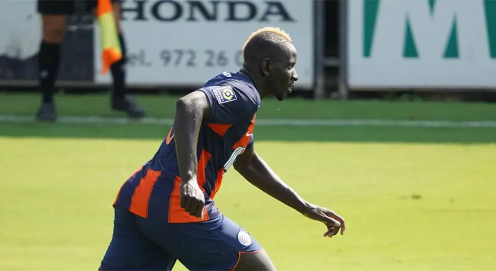 Бивша звијезда Ливерпоола на тренингу бацила тренера на под