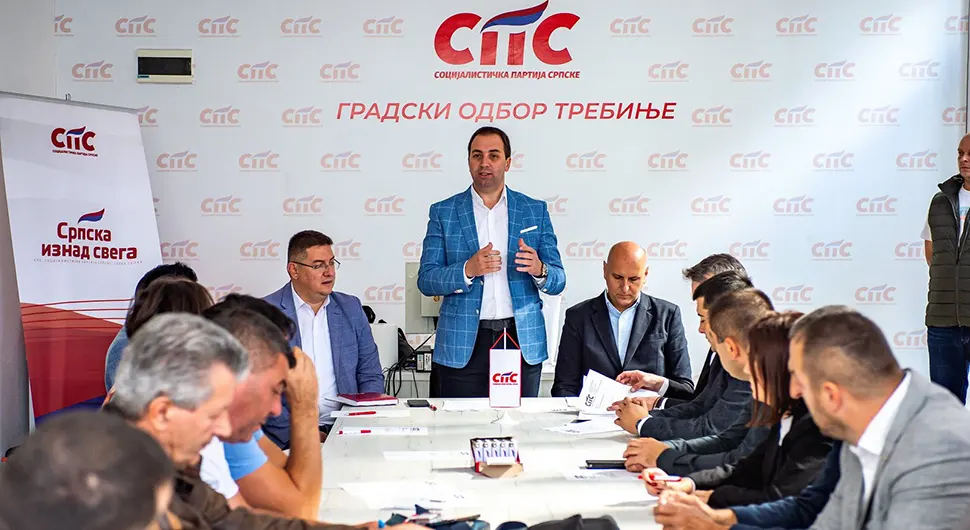 Руководство СПС-а са партијским представницима из изборних јединица седам, осам и девет