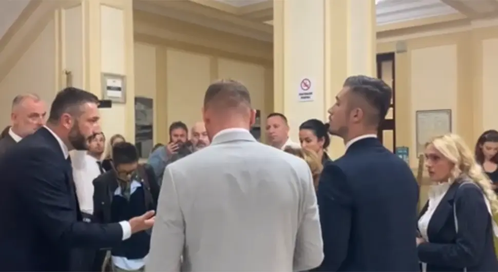 Бурно у Градској управи Бањалука: Власници радњи у Гајевој улици траже субвенције
