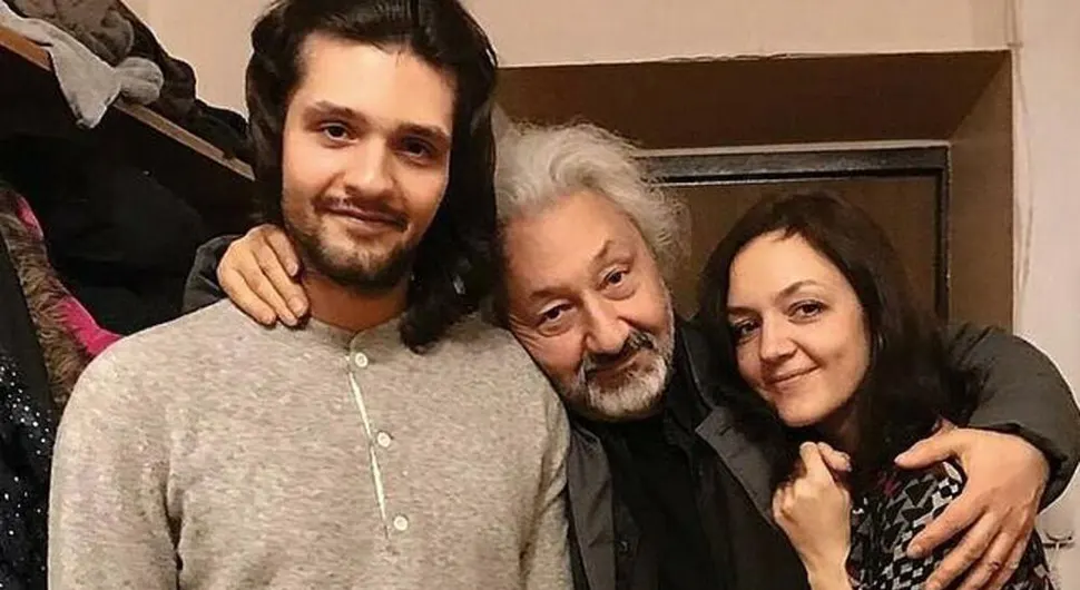 Напао их ножем и чекићем у сред ноћи: Убио баку и брата