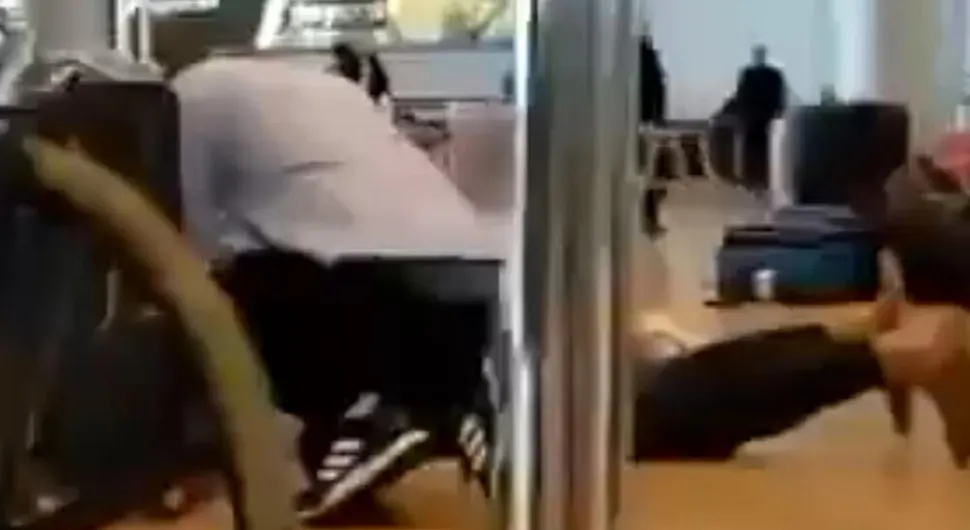 Језив снимак са аеродрома у Тел Авиву, људи спасавају живу главу