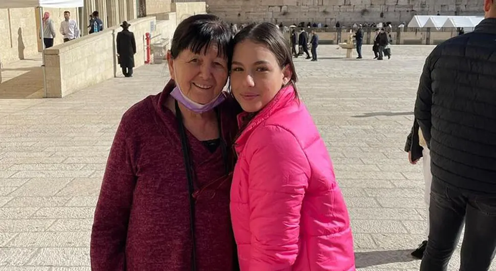 Унука видјела језив призор: Хамасовци убили баку, па фотографију објавили на Фејсбуку