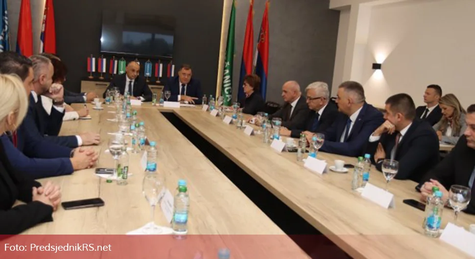 Састанак Додика са министрима Владе и директорима Бање "Мљечаница", ФЗО, Путева и Вода Српске