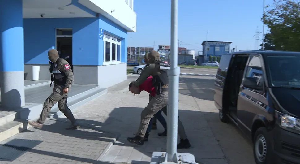 У Градишци ухапшено 10 особа