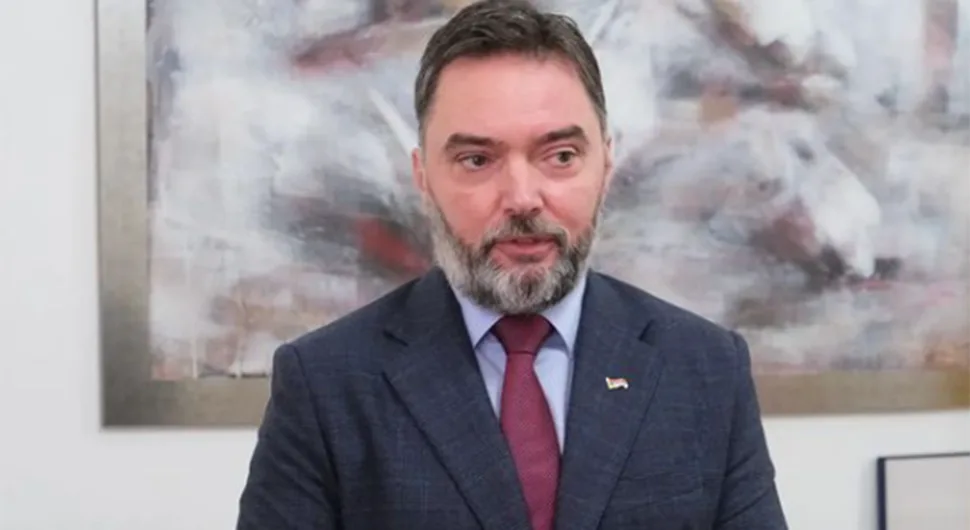 Кошарац: Црнадак је политички маргиналац који просипа олињале фразе