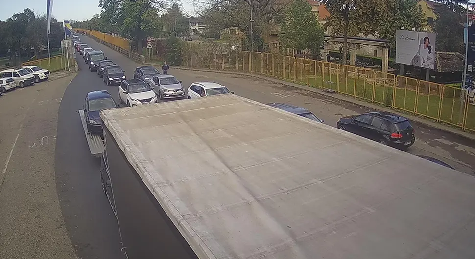 Гужве на више граничних прелаза