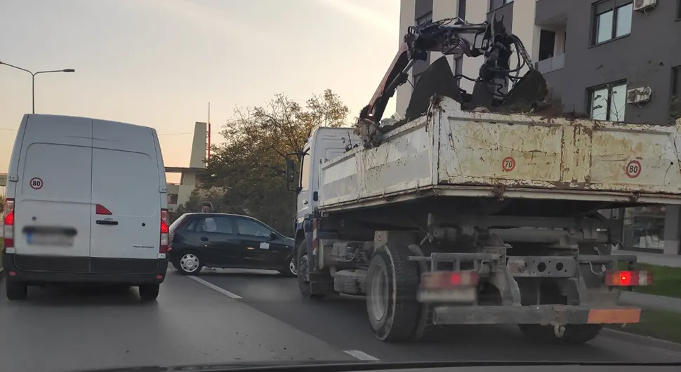Удес на транзиту у Бањалуци, саобраћај успорен