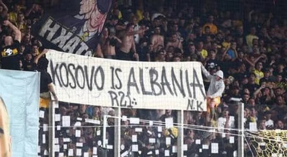 АЕK се огласио због срамног транспарента "Kосово је Албанија": Заувијек протјерује навијаче са стадиона!