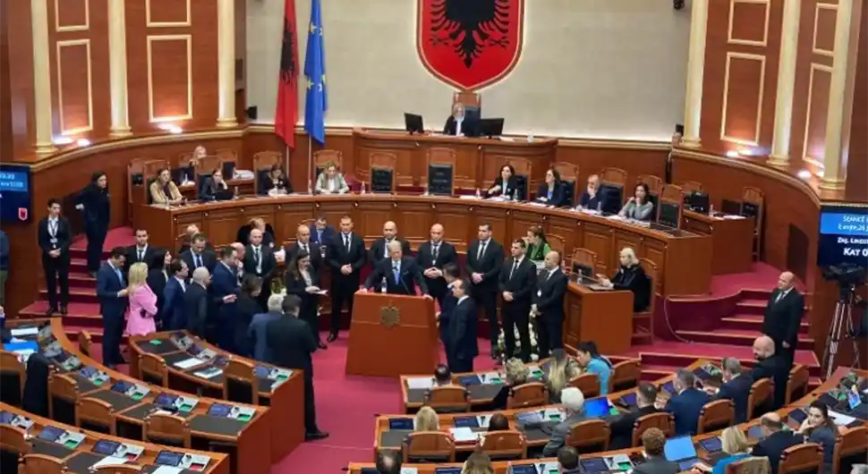 Хаос у парламенту Албаније: Физички обрачун власти и опозиције