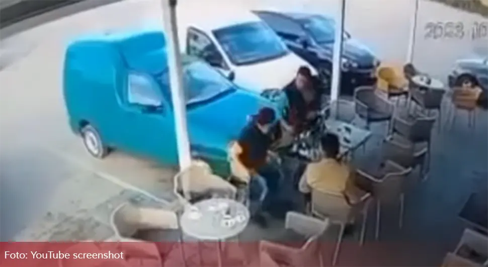 Бизарна несрећа код Модриче: Возило се само покренуло, па ударило у госте у башти кафића!