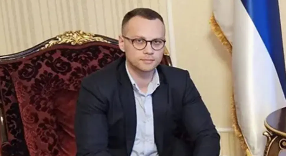 Савић: Онај кога желе да утамниче има све већу подршку свог народа