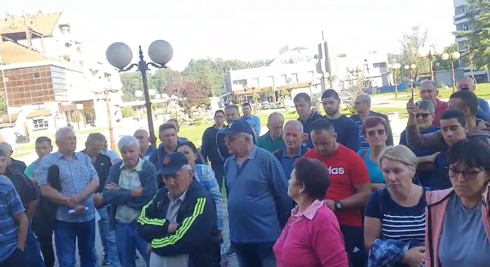 Угљевик: Мјештани МЗ Мезграја незадовољни радом начелника - "Доста нам је више"