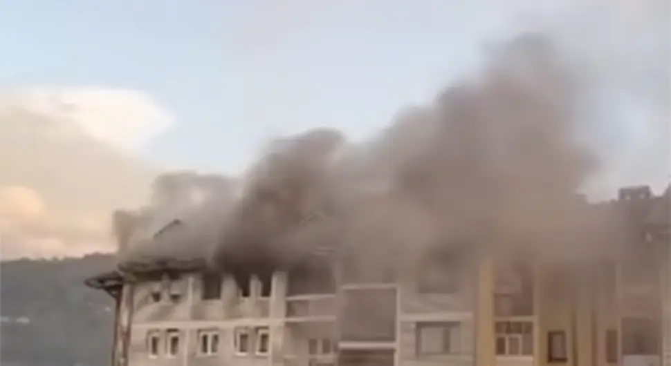 Шест особа у болници због пожара на згради у Бијелом Пољу