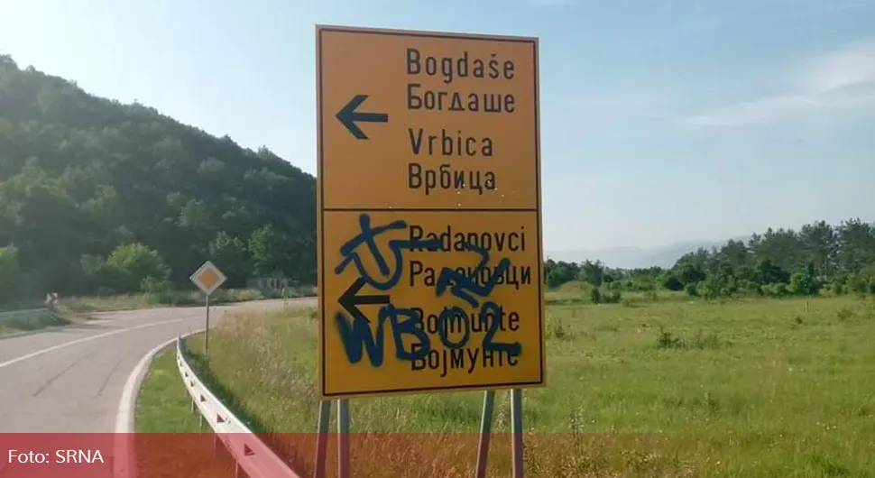 Срамно: Исписани усташки симболи на таблама у српским повратничким селима