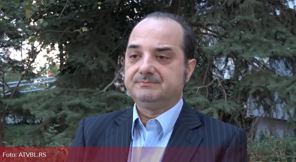 "Самозванац Шмит се понаша као кабадахија и диктатор"