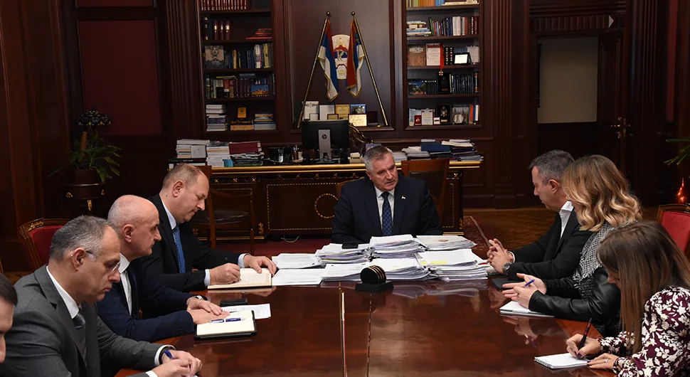 Вишковић са представником компаније "Р-С силикон“ о поновном покретању производње
