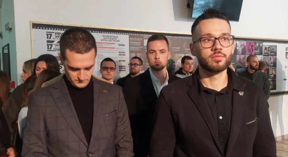 АТВ сазнаје: Говедарица и Петровић покушали опструисати Сабор младих СДС-а!