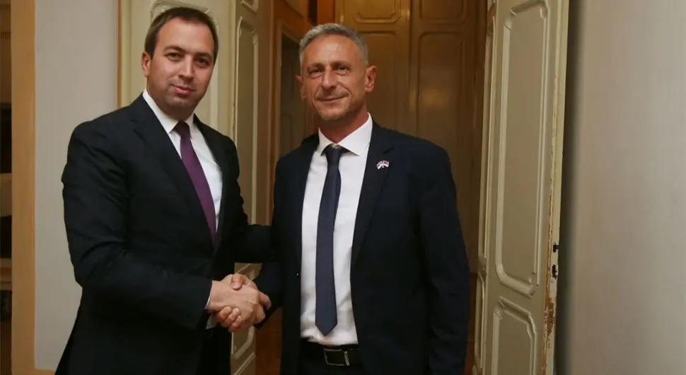 Селак честитао Остојићу