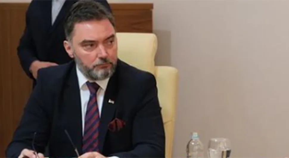 Кошарац: Туђе нећемо, своје не дамо