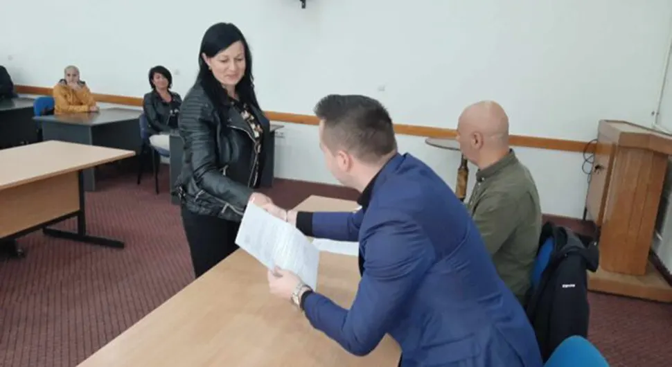 Ђацима незапослених родитеља по 200 КМ помоћи
