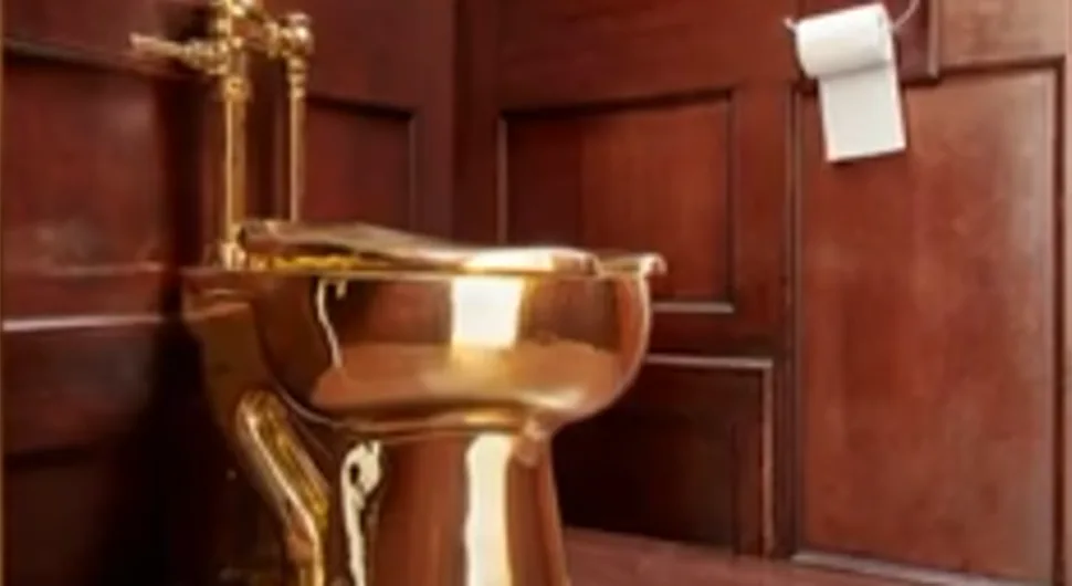 Пред судом крадљивци златне ве-це шоље из Черчилове палате, a шоље још нема